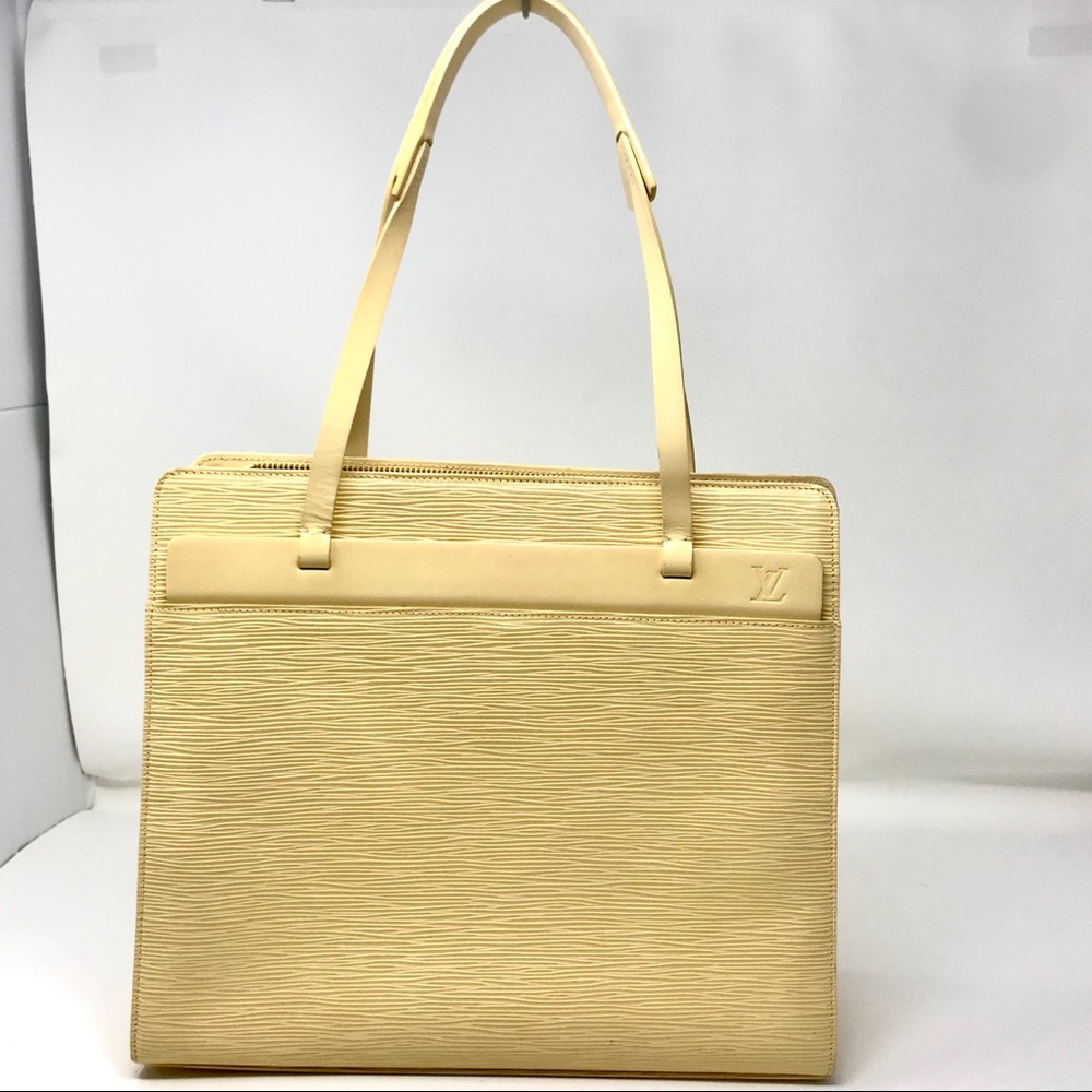 *SOLD* Louis Vuitton Vanilla Epi Croisette w/ Box/Dustbag - Picture 1 of 13